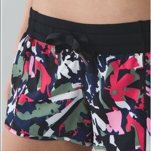 Lululemon Hotty Hot Short Long Lined Size 6 Pop Cut Boom Juice Multi / Black